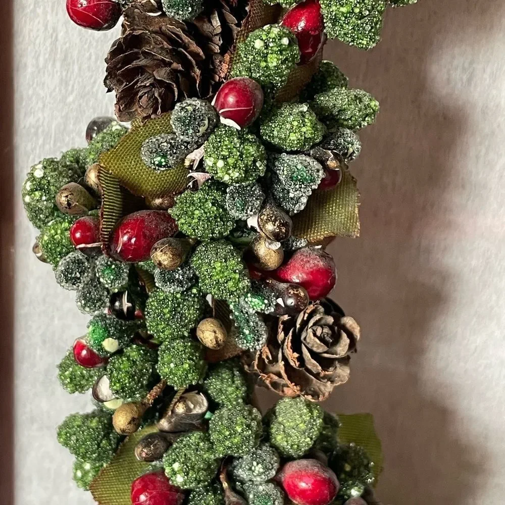 Christmas Wreath Shimmering Green w/Pinecones & Cranberries